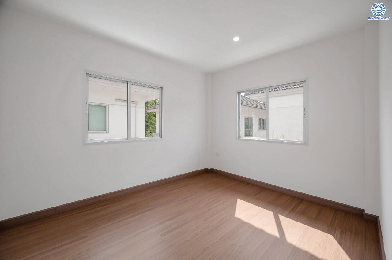 บ้านมือสองตกแต่งใหม่ โครงการ ไลฟ์ บางกอก บูเลอวาร์ด ปิ่นเกล้า-เพชรเกษม หลังมุม สังคมคุณภาพ SC Asset เนื้อที่กว้างกว่า 52.5 ตร.ว ฟังก์ชัน 3 ห้องนอน 3 ห้องน้ำ 2 ที่จอดรถ บนทำเลติดถนนพุทธมณฑลสาย4 ตอบโจทย์กับทุกครอบครัว ใกล้ ม.มหิดล, แหล่งช้อปปิ้ง "เซ็นทรัล ศาลายา", รถไฟฟ้าสายสีน้ำเงิน "สถานีหลักสอง" และทางด่วน "ศรีรัช"